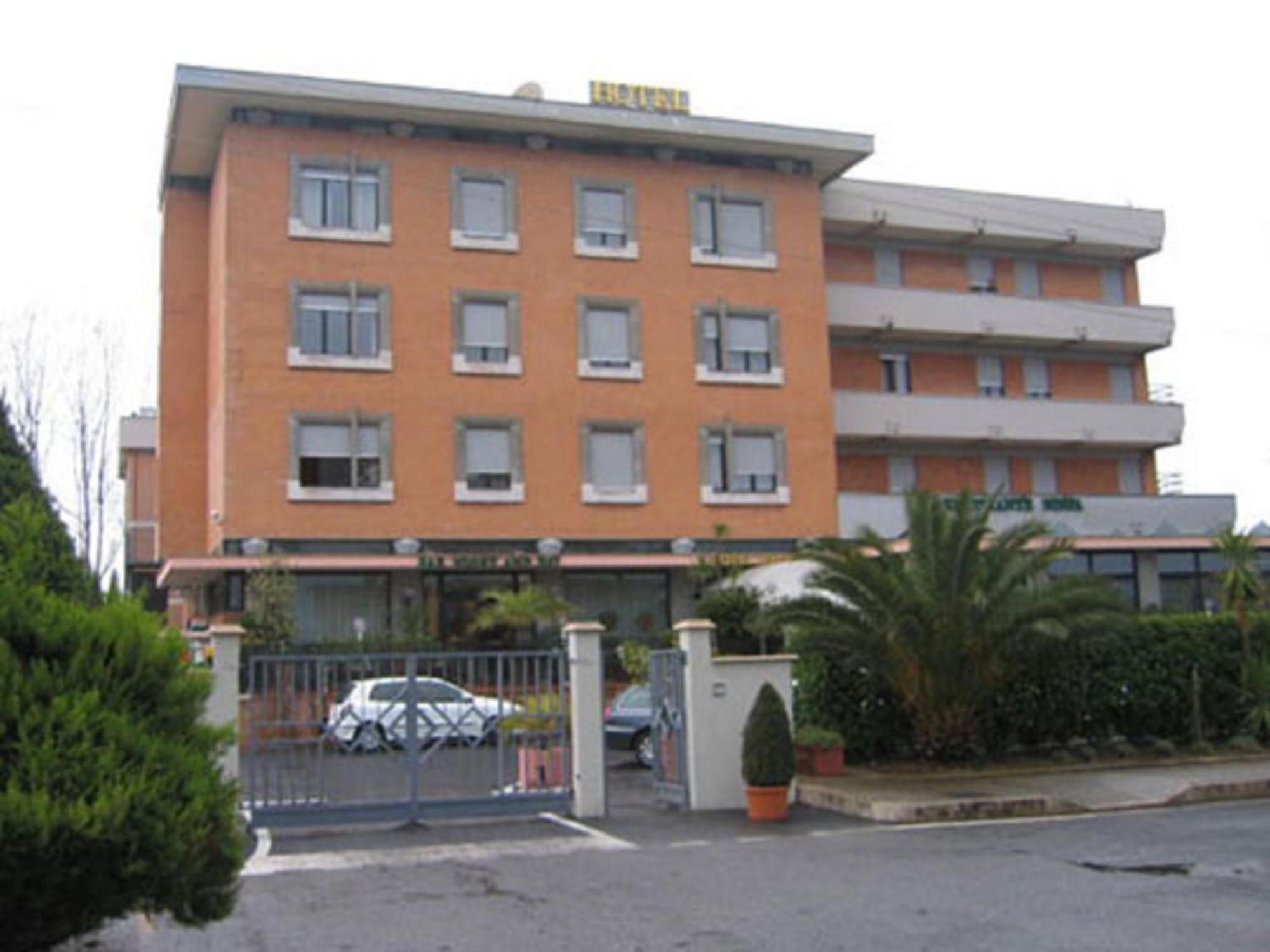 Hotel Excelsior Monticchio  Buitenkant foto